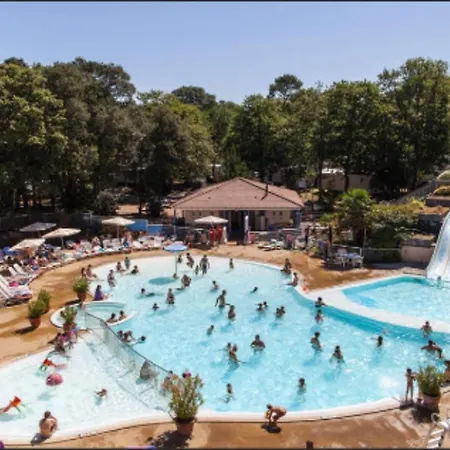 Campsite Location Mobil 40m Carre De 2 A 8 Personnes En Bords De *