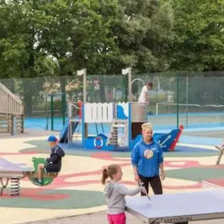 Kemping Location Mobil 40m Carre De 2 A 8 Personnes En Bords De Saint-Brévin-lʼOcéan